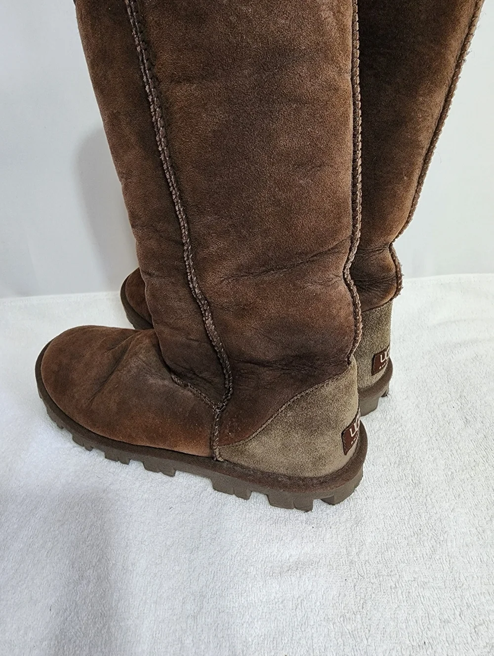 UGG Australia Classic Tall Boots Brown Sheepskin Womens Size 9